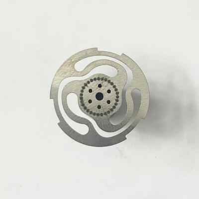 Сборка металлических пружинных дисков. Металлические детали. Автомобильный компонент управления.